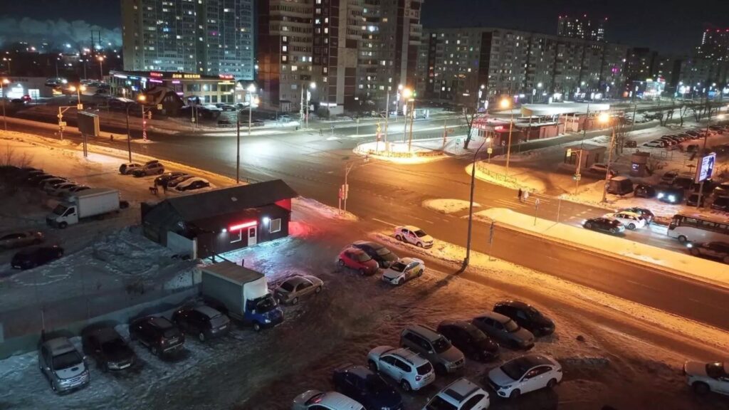 Тротуар раздора: Шиномонтажка в Перми превратила пешеходную зону в опасную трассу