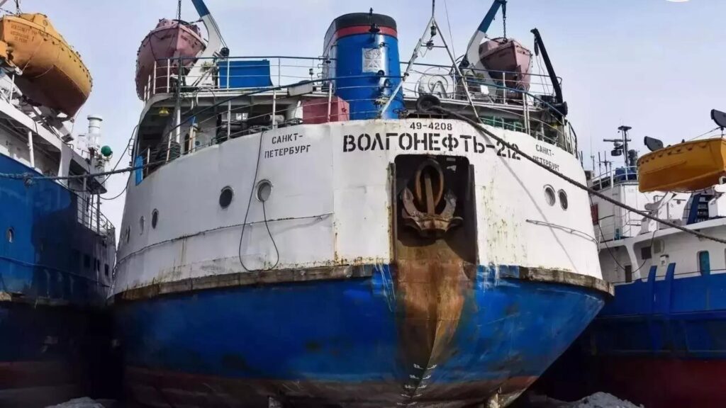 Парадоксальный иск: владелец затонувшего танкера «Волгонефть 212» подал в суд на самого себя