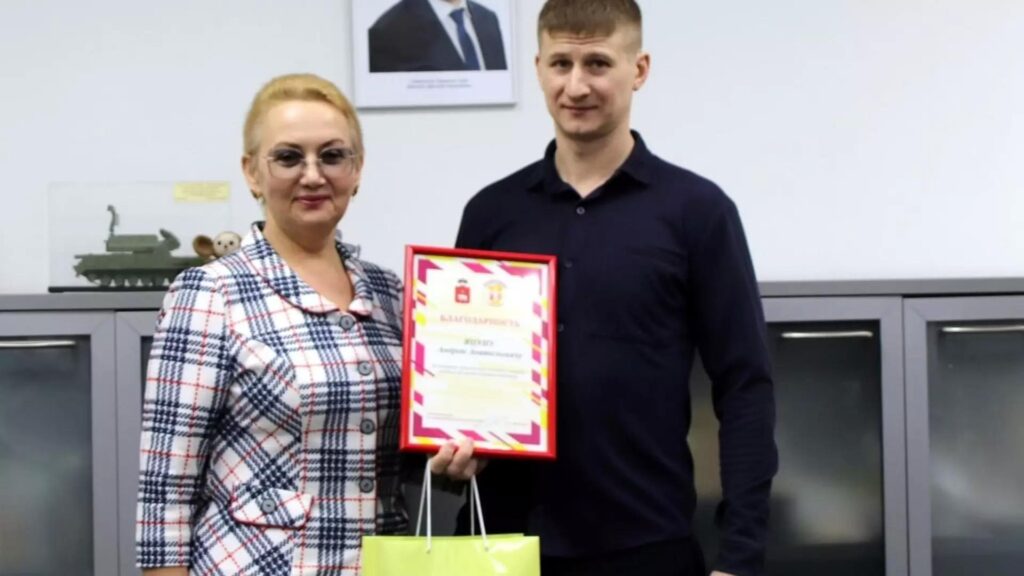Пермский герой: Сосед спас мальчика от жестокого отчима и получил награду