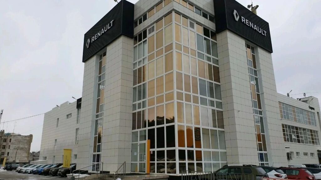 В Перми выставлен на продажу старейший автосалон «Сатурн-Р» за 450 миллионов рублей