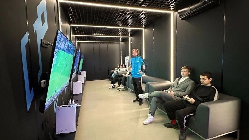 В Перми стартовали бесплатные тренировки в уникальном фиджитал-центре: объединяя спорт и технологии