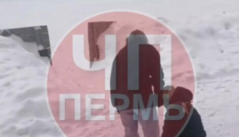Жестокое избиение школьницы в Пермском крае попало на видео: делом занялся Следственный комитет