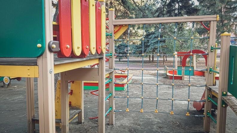 Прокуратура защитила права ребенка, пострадавшего на школьной площадке в Елово: школа выплатит компенсацию