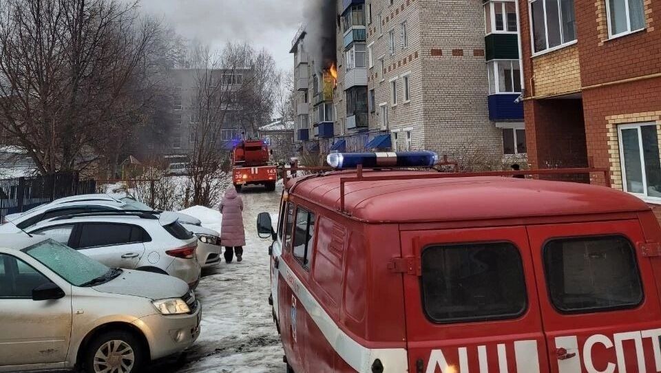В Кунгуре при пожаре дети выпрыгивали из окна: трое госпитализированы