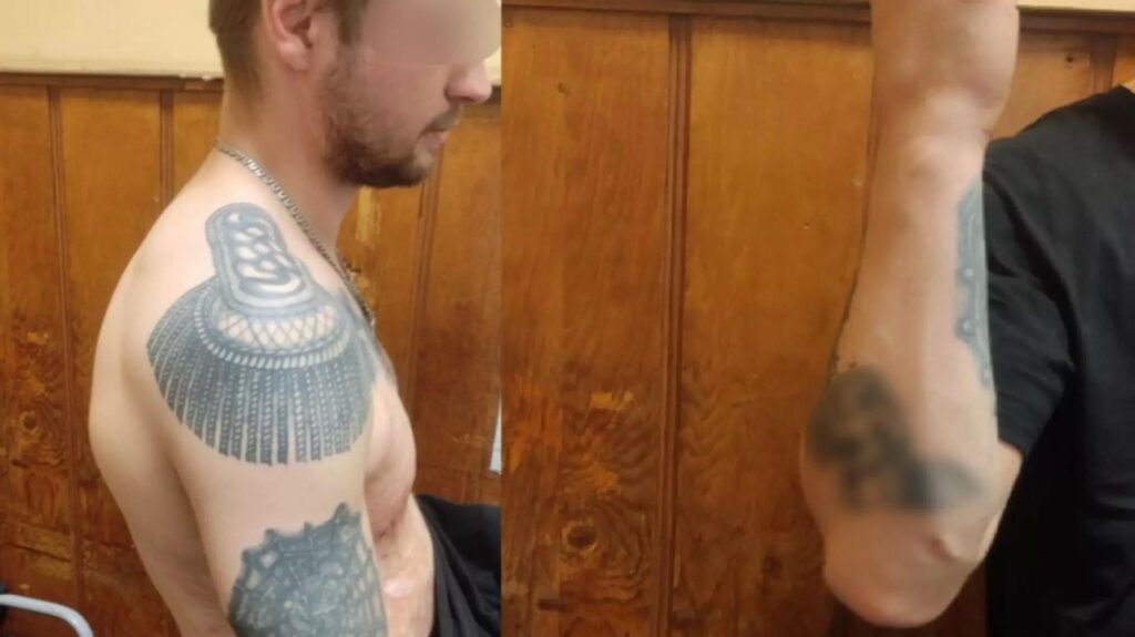 В Пермском крае мужчина арестован за демонстрацию нацистской татуировки в поезде