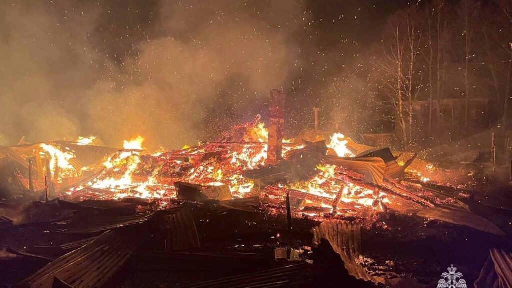 Трагедия в Очере: ночной пожар полностью уничтожил жилой дом, оставив людей без крова