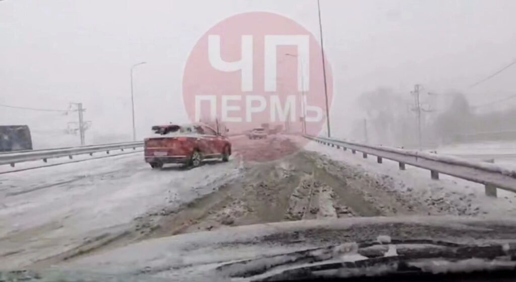 Апрельский снегопад парализовал Пермь: 10-балльные пробки и десятки ДТП