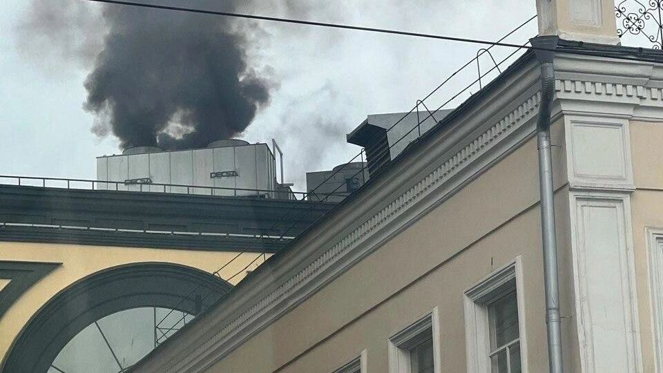 Крупный пожар охватил ТЦ «Гринвич» в Екатеринбурге: что известно на данный момент