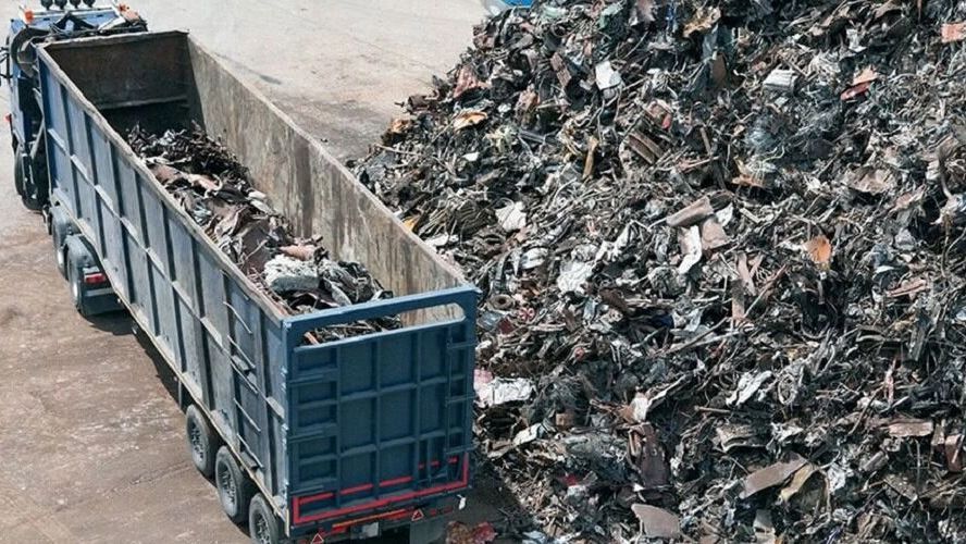 Трагедия на Пермском заводе: работник чудом выжил после падения тяжелой трубы
