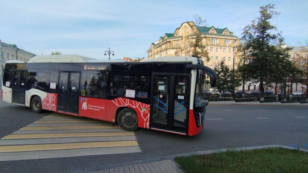 Весна в Перми: запущены сезонные автобусные маршруты для дачников и посещения кладбищ