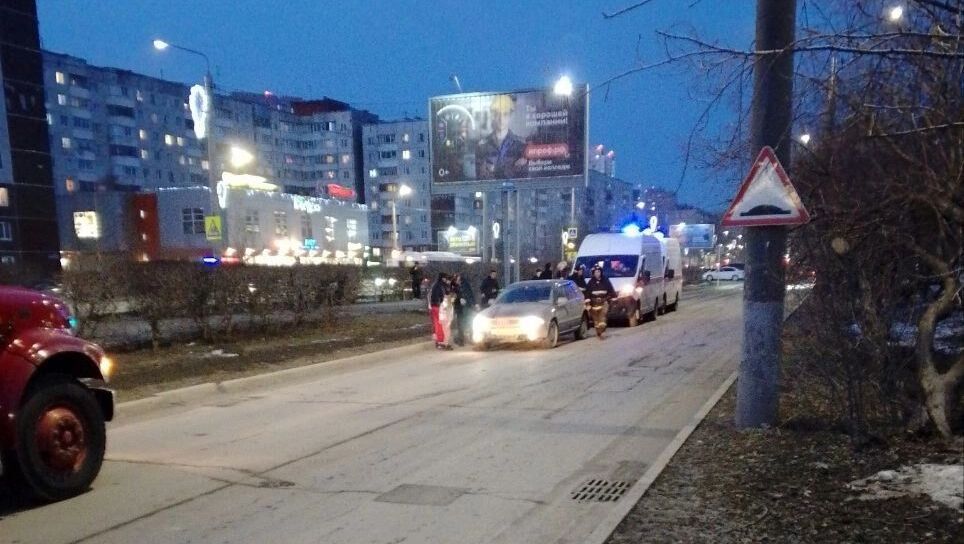 В Перми на Парковом микрорайоне автомобиль сбил двух девочек-подростков
