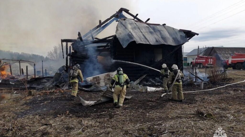 Трагедия в Пермском крае: В пожаре в Чайковском округе погибли четыре человека