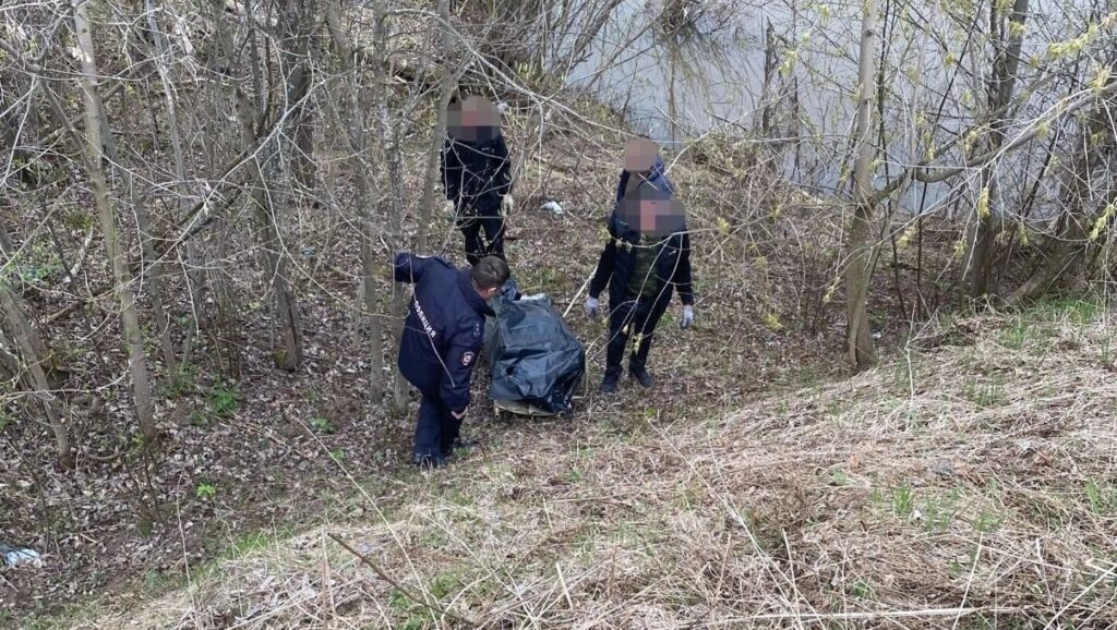Трагическая находка в Прикамье: Тело пропавшего полтора месяца назад рыбака извлечено из реки Сылва