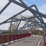 Соликамский мост «обреченных»: что скрывается за яркой подсветкой нового арт-объекта?