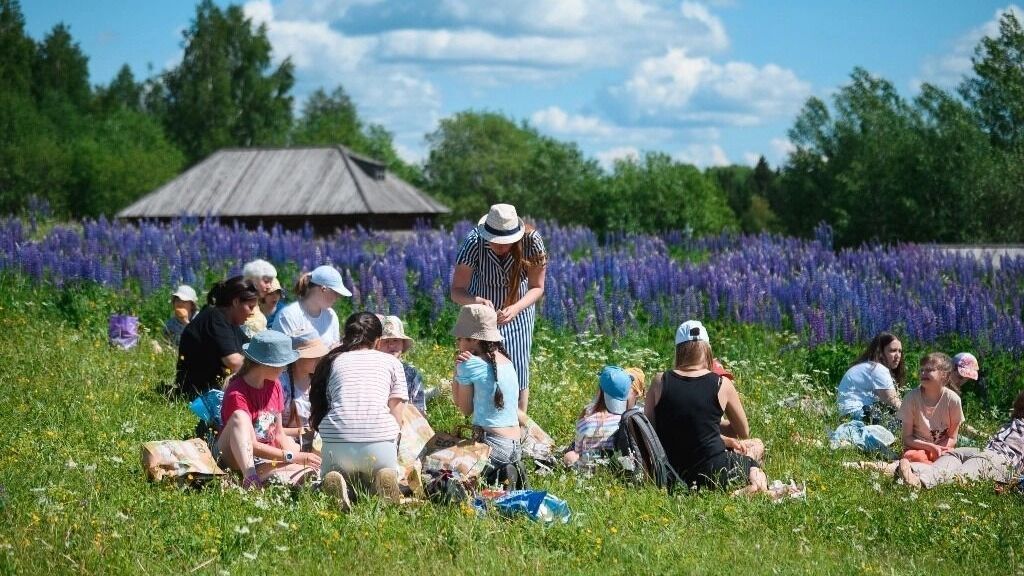 Сегодня: Фестиваль «Пикник в Хохловке» – полное погружение в мир природы, творчества и музыки!