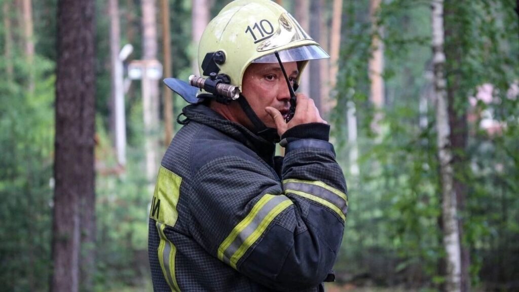 ЧП в Прикамье: путевая машина охвачена огнем на станции Чайковская