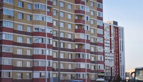 Шокирующая находка в Березниках: Тело мужчины пролежало в квартире неделю, пока жильцы ждали реакции служб